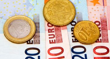 ВАЛУТИ: Eврото скокна во однос на доларот