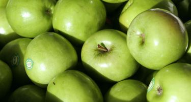 Царина од дури 40 отсто за македонското јаболко, Николовски ќе се обиде да ја намали
