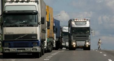 СЕКТОРОТ ПРЕД КОЛАПС: Германија бара 60 000 возачи на камиони