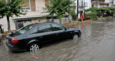 Се излеа Брегалница, поплавени повеќе куќи во Штип и Свети Николе