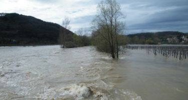 Поплави во кумановско, неколку населби и села се под вода