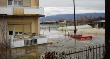 Поплавени 300 куќи во Кумановско, одронет патот до село Соколарци, Кочанско