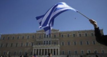 СТРОГИ МЕРКИ: Грците само еднаш дневно можат да излезат од дома