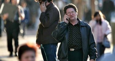 Колку часови македонските граѓани разговараат преку телефон?