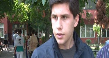 Предводникот на средношколските протести, Кирил Ристески, ќе и каже збогум на Македонија?!