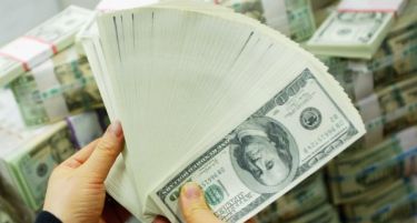 Доларот поскапува во очекување на ограничувањето на монетарното стимулирање