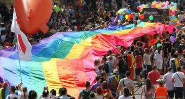 Илјадници луѓе на седумдневната геј парада во Прага