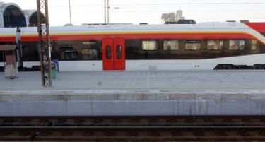 (ФОТО) Новиот воз поставен на македонската железница, еве како изгледа