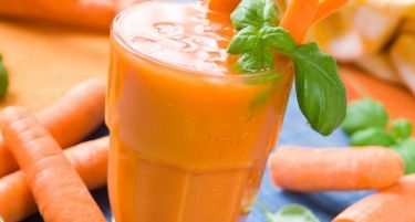 РЕЦЕПТ: Морков, компир и јаболко прават ефикасна напивка која лекува РАК