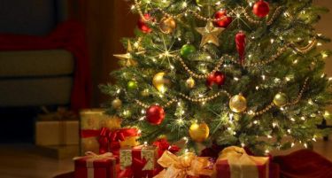 (ВИДЕО) Осум мобилни телефони кои секој би сакал да ги најде под божиќното дрво