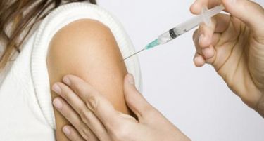 РОДИТЕЛИ СО ТУЖБИ: Децата со години примаат сомнителни вакцини