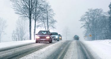 ВОЗЕТЕ ВНИМАТЕЛНО: Основни проверки на автомобилот што мора да ги правите во зима