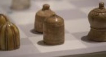 Персиски шах стар 1000 години изложен на аукција во Лондон