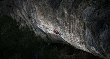 ФОТО+ВИДЕО:Само неколку луѓе ја искачиле оваа карпа…
