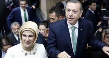 ФОТО: Што купи турската прва дама за 50.000 долари во Варшава?
