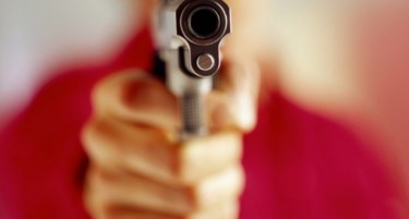 Малолетник од Зелениково со пластичен пиштол ограбил десет обложувалници низ Скопје