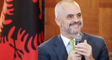 На Рама не му се допаѓа Македонија да почне преговори пред Албанија