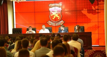 Каде беше ВМРО ДПМНЕ да им понуди алтернатива на младите додека беше на власт?
