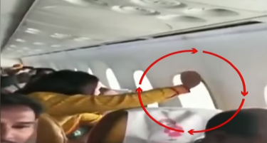 (ВИДЕО) ИМА ПОВРЕДЕНИ: Прозорец испадна откако авион полета
