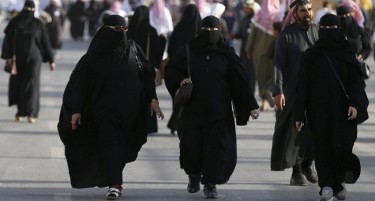 КРАЈ НА УГНЕТУВАЊЕТО НА ПОНЕЖНИОТ ПОЛ: Жените во Саудиска Арабија конечно ќе може да возат автомобил