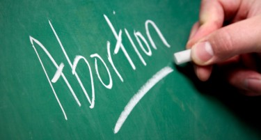 ПРАВО НА АБОРТУС: Денес во оваа земја се гласа за отфрлање на страшните правила и казни за абортус