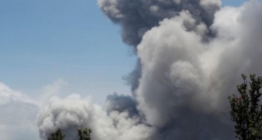 (ВИДЕО) ПЕКОЛ БЕЗ КРАЈ: Нова ерупција на вулканот во Хаваи исфрлила пепел висок 10 000 метри