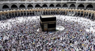 (ВИДЕО) Маж се самоуби во џамија во Мека