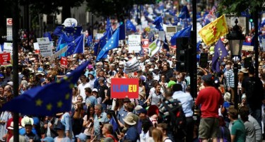 Голем анти-Брегзит протест во Лондон