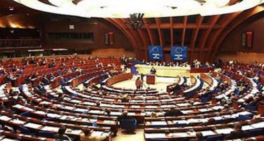 Скандал „Кавијаргејт“: Советот на Европа доживотно исклучи пратеници поради корупција