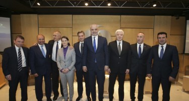 Балканците се кадросаа пред Самитот во Лондон