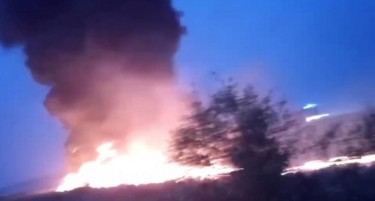 (ВИДЕО) Авион со 164 патници излетал од писта во Сочи па се запалил: Повредените ќе летнеле во река