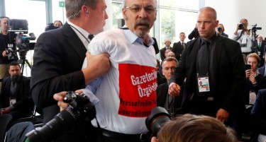 (ВИДЕО) Зошто новинар е исфрлен од прес-конференцијата на Ердоган и Меркел во Берлин?