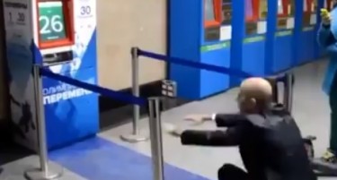 (ВИДЕО) ИНСПИРАТИВНО: Еве како  луѓето добиваат бесплатен билет за метро