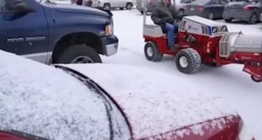 (ВИДЕО) Оваа машина го чисти снегот за секунда