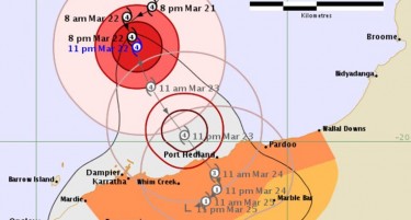 ЖИТЕЛИТЕ СЕ ЕВАКУИРААT: Два силни циклони се движат кон Австралија