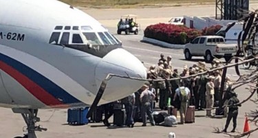 (ФОТО) НАПНАТО ВО ВЕНЕЦУЕЛА: Руски војници слетале во Каракас, Гваидо го повикува народот за операција