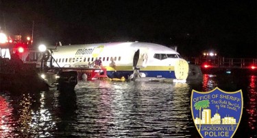 (ВИДЕО) Паника во Флорида: Авион на Боинг 737 паднал во река