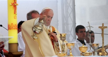 Србите „љубоморни“ на Скопје - Се прашуваат зошто Папата ја заобиколи нивната земја?