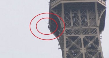 (ВИДЕО) СТРАОТНА ГЛЕТКА: Човек виси на врвот на Ајфеловата кула, луѓето се евакуирани
