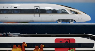 (ВИДЕО) Kина има воз кој се движи со 800 км на час