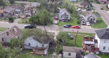 (ВИДЕО) „Дa не бевме во подрум, повеќе немаше да постоиме“: Серија торнада го опустошија САД