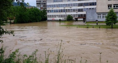 Поплави во БиХ: Во Тузла прогласена состојба на природна катастрофа