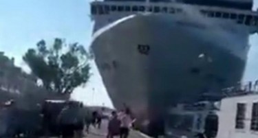 (ВИДЕО) Несреќа со бродови во Венеција: Има и повредени