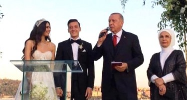 (ФОТО) Ердоган кум на венчавката на познат светски фудбалер