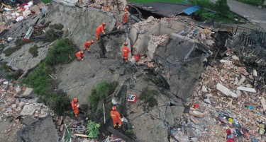 (ВИДЕО) Силен земјотрес ја растресе Кина: Има загинати и повредени лица