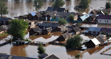 (ВИДЕО+ФОТО) Бројот на починати во поплавите во Русија се искачи на 12