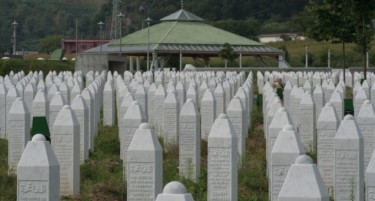 24 ГОДИНИ ОД МАСАКРОТ: Погребани се останки на 33 жртви во Поточари
