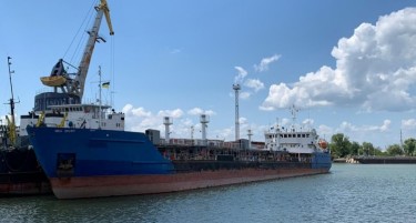 (ФОТО+ВИДЕО) Москва ги опомена Украинците откако запленија руски танкер