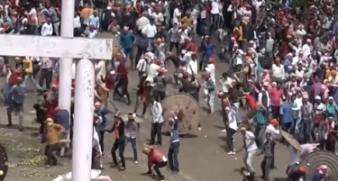 (ВИДЕО) Најмалку 100 повредени на индискиот фестивал „Багвал“