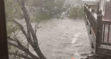 Луѓе се заробени на остров поради ураганот Доријан
